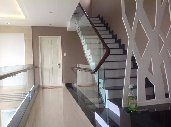 Cầu thang kính hiện đại Cầu thang kính hiện đại