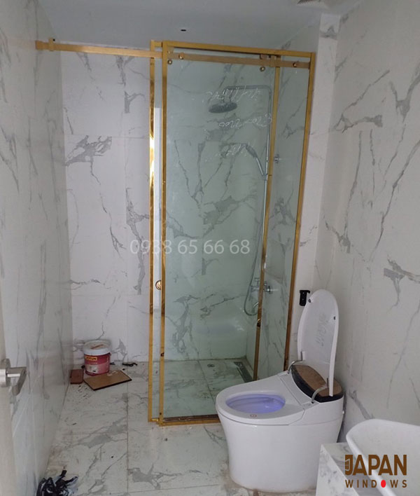 Cửa lùa treo phòng tắm kính inox mạ vàng đẹp Cửa lùa treo phòng tắm kính inox mạ vàng đẹp